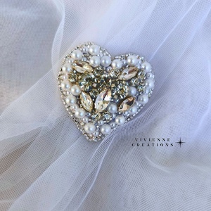 Crystal Heart bross, Ékszer, Kitűző és Bross, Gyöngyfűzés, gyöngyhímzés, MESKA