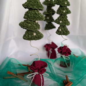 Horgolt karácsonyi fenyők (asztali dekoráció) - otthon & életmód - dekoráció - asztal és polc dekoráció - asztaldísz - Meska.hu