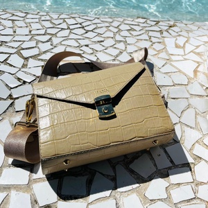 Beige krokodil mintás bőrtáska - választható pánttal - monogram nyomással (opcionális) - táska & tok - kézitáska & válltáska - alkalmi táska - Meska.hu