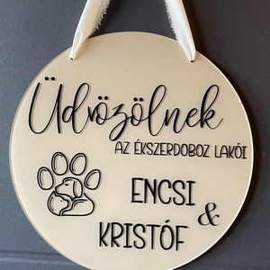 Plexi Kopogtató, ajtódísz, Otthon & Életmód, Dekoráció, Ajtó- és ablak dekoráció, Ajtótábla, Famegmunkálás, Festett tárgyak, MESKA