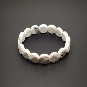 Howlit háromszög fazettált korong karkötő 13x6mm, Ékszer, Karkötő, Ásványkarkötő, , MESKA