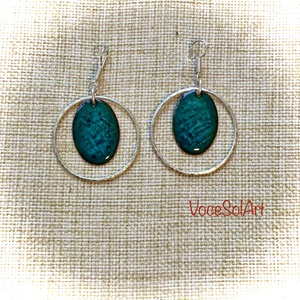 Energiamező - Ezüst kör türkiz ovális tűzzománc Fülbevaló - ékszer - fülbevaló - lógós kerek fülbevaló - Meska.hu