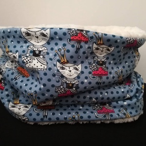 Koronás cica nőcik........ csősál, kámzsa - Meska.hu