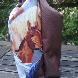 Uzsonnás táska , vízlepergető anyagból, lovak - táska & tok - uzsonna- & ebéd tartó - ebéd tasak, doboz - Meska.hu