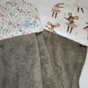 Baba törölköző, ovis törölköző, egérkék és mezei virágok névhimzéssel - baba - mama - pelenkázó, babafürdető kellékek - baba törölköző - Meska.hu