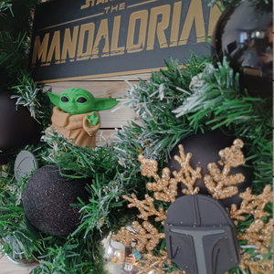 Mandalorian (Grogu) ajtódísz - karácsony - karácsonyi lakásdekoráció - karácsonyi ajtódíszek - Meska.hu