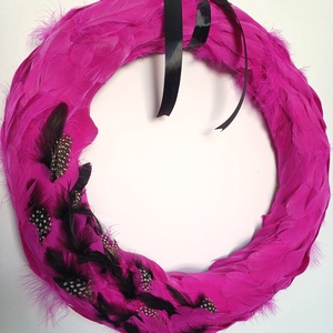Extravagáns pink tollas koszorú - otthon & életmód - virágdekoráció - virágdíszek - dekor koszorúk, kopogtatók - Meska.hu