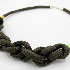 Kézműves fonott kötél nyaklánc � khaki és neon színekben - ékszer - nyaklánc - statement nyaklánc - Meska.hu