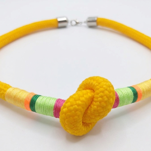 Kézműves statement sárga kötélnyaklánc � színes díszítéssel - ékszer - nyaklánc - statement nyaklánc - Meska.hu