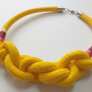 Kézműves fonott hajókötél nyaklánc � élénksárga, színes díszítéssel - ékszer - nyaklánc - statement nyaklánc - Meska.hu