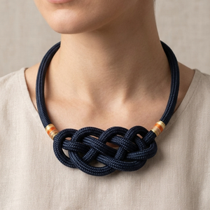 Sötétkék, elegáns csomózott hajókötél nyaklánc - Meska.hu