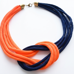 Többszálas csomózott paracord nyaklánc - sötétkék, neon narancs - Meska.hu