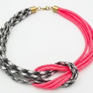 Többszálas csomózott paracord nyaklánc - pink, pepita - Meska.hu