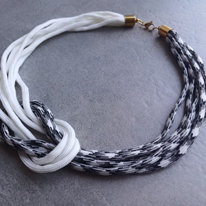 Többszálas csomózott paracord nyaklánc - fehér, pepita - ékszer - nyaklánc - statement nyaklánc - Meska.hu