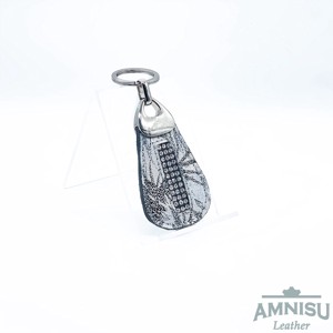 Fehér - fekete mozaik mintás csepp alakú swarovski köves bőr kulcstartó H3018 - Meska.hu