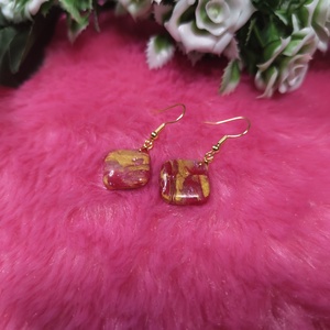 Arany-piros márványos polyclay fülbevaló � négyzetes - ékszer - fülbevaló - lógó fülbevaló - Meska.hu