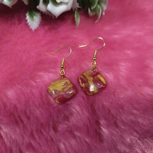 Arany-piros márványos polyclay fülbevaló � négyzetes - ékszer - fülbevaló - lógó fülbevaló - Meska.hu