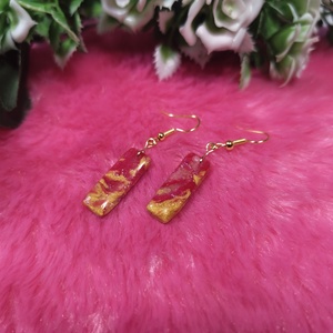 Arany-piros márványos polyclay fülbevaló � téglalap - ékszer - fülbevaló - lógó fülbevaló - Meska.hu