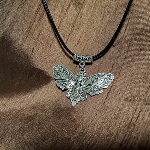 Molylepkés nyaklánc - ékszer - nyaklánc - medálos nyaklánc - Meska.hu