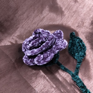 Horgolt sötét lila zsenília rózsa - otthon & életmód - virágdekoráció - virágok - szálas virág - Meska.hu