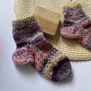 Gyerekzokni mérete EU23-25 vagy 16 cm. kézzel kötött gyerekzokni, nagyon meleg otthon. BABY, tipegő, gyermek gyapjú zo - karácsony - mikulás - mikulás zsák - Meska.hu