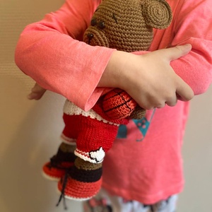 Amigurumi maci ruhákkal egy készletben, Zsebmaci,A Chicago Bulls kötött Teddy Bear csatlakozott kedvenc kosárlabdacsapat - diy (csináld magad) - egységcsomag - Meska.hu