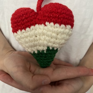 Kokarda Hungary hazafias szívű kulcstartó, játék hátizsákba, ajándékba, Otthon & Lakás, Dekoráció, Dísztárgy, Horgolás, MESKA