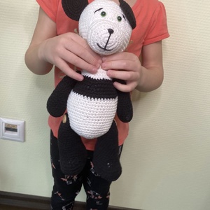 Horgolt játék panda, jó ajándék a fiának, egy sor akasztó medve, a medvének műanyag szeme van - Meska.hu