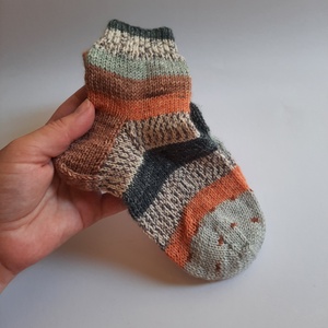 Gyerekzokni mérete EU27-28 vagy 18 cm. kézzel kötött gyerekzokni, nagyon meleg otthon. BABY, tipegő, gyermek gyapjú zo - karácsony - mikulás - mikulás zsák - Meska.hu