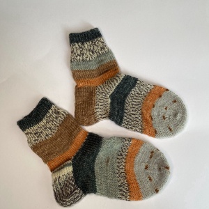 Gyerekzokni mérete EU27-28 vagy 18 cm. kézzel kötött gyerekzokni, nagyon meleg otthon. BABY, tipegő, gyermek gyapjú zo - karácsony - mikulás - mikulás zsák - Meska.hu