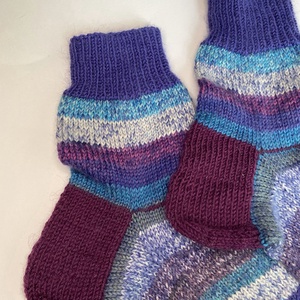 Gyerekzokni mérete EU33-34 vagy 20.5cm.kézzel kötött gyerekzokni, nagyon meleg otthon. BABY, tipegő, gyermek gyapjú zo - baba - mama - babaruházat - babazokni - Meska.hu