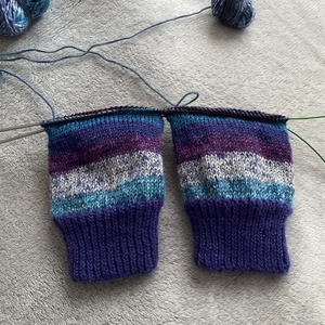 Gyerekzokni mérete EU33-34 vagy 20.5cm.kézzel kötött gyerekzokni, nagyon meleg otthon. BABY, tipegő, gyermek gyapjú zo - baba - mama - babaruházat - babazokni - Meska.hu