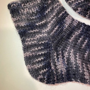 Gyapjú baba zokni mérete EU24-25 vagy 15,5 cm, kézzel kötött gyerekzokni Születésnapi ajándék Valentin-napi húsvéti - baba - mama - babaruházat - babazokni - Meska.hu