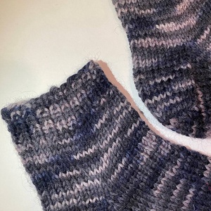 Gyapjú baba zokni mérete EU24-25 vagy 15,5 cm, kézzel kötött gyerekzokni Születésnapi ajándék Valentin-napi húsvéti - baba - mama - babaruházat - babazokni - Meska.hu