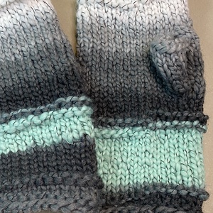 Szürke fehér és türkiz kötött kesztyű - Ujjatlan kesztyű - Kézzel kötött ujjatlan kesztyű - telefonhoz - ruha & divat - sál, sapka, kendő - kesztyű - Meska.hu
