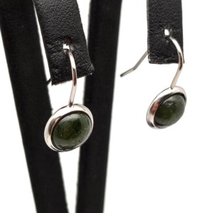 Fülbevaló lencse jáde nefrit bedugós fém kerettel 8mm, Ékszer, Fülbevaló, Lógó fülbevaló, , MESKA