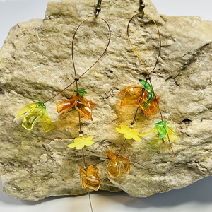 Virágeső fülbevaló - Sárga, kék vagy rózsaszín - ékszer - fülbevaló - lógó fülbevaló - Meska.hu