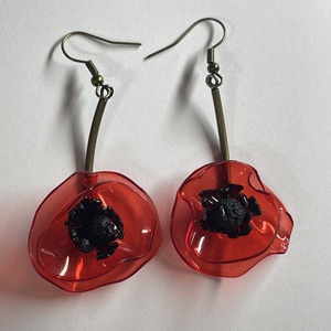 Pipacs lógó fülbevaló, újrahasznosított virág - ékszer - fülbevaló - lógó fülbevaló - Meska.hu