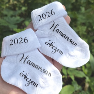 Hamarosan érkezem - Baba bejelentő zokni - játék & sport - babalátogató ajándékcsomag - Meska.hu