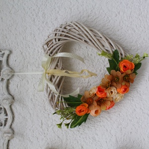 Anyáknai, tavaszi szív alakú virágos KOPOGTATÓ, ajtódísz, koszorú  - otthon & életmód - dekoráció - Meska.hu