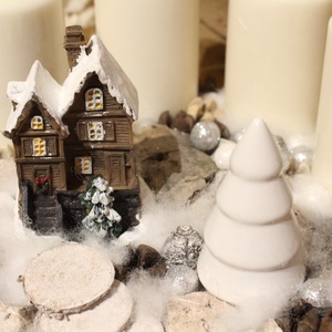 Karácsonyi mesevilág- világító házikós adventi koszorú, karácsonyi dekoráció, asztaldísz  - karácsony - adventi díszek - adventi koszorú - Meska.hu