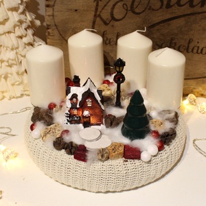 Karácsonyi mesevilág- világító házikós adventi koszorú, karácsonyi dekoráció, asztaldísz, piros-fehér - Meska.hu