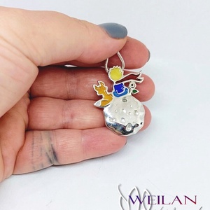 A kis herceg - piros sállal - ezüst tűzzománc medál - ékszer - nyaklánc - medál - Meska.hu