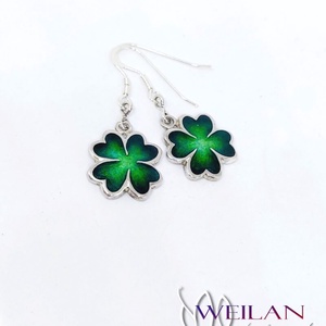 Négylevelű lóhere ezüst tűzzománc fülbevaló, zöld , Ékszer, Fülbevaló, Lógó fülbevaló, Tűzzománc, Ötvös, MESKA