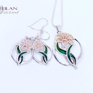  Flora - Liliom ezüst tűzzománc fülbevaló - rózsaszín - ékszer - fülbevaló - lógó fülbevaló - Meska.hu