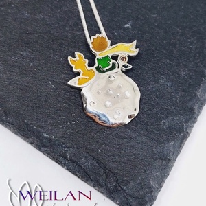 A kis herceg - sárga sállal - ezüst tűzzománc medál, Ékszer, Nyaklánc, Medál, Ötvös, Tűzzománc, MESKA