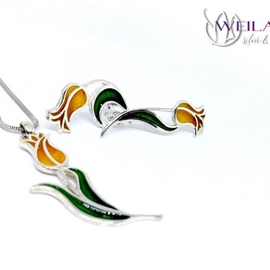 Hej'tulipán - Virágszálam aszimmetrikus ezüst tűzzománc fülbevaló, stiftes kialakítás - narancs-arany-zöld - ékszer - fülbevaló - lógó fülbevaló - Meska.hu