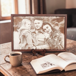 Egyedi gravírozott fa kép családi fotóból - Meska.hu