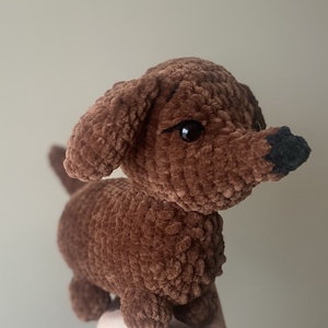 Horgolt tacskó - játék & sport - plüssállat & játékfigura - kutya - Meska.hu