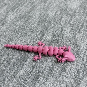 Rózsaszín, hajlékony (artikulált) 3D nyomtatott axolotl  - otthon & életmód - dekoráció - dekoratív figurák és szobrok - Meska.hu